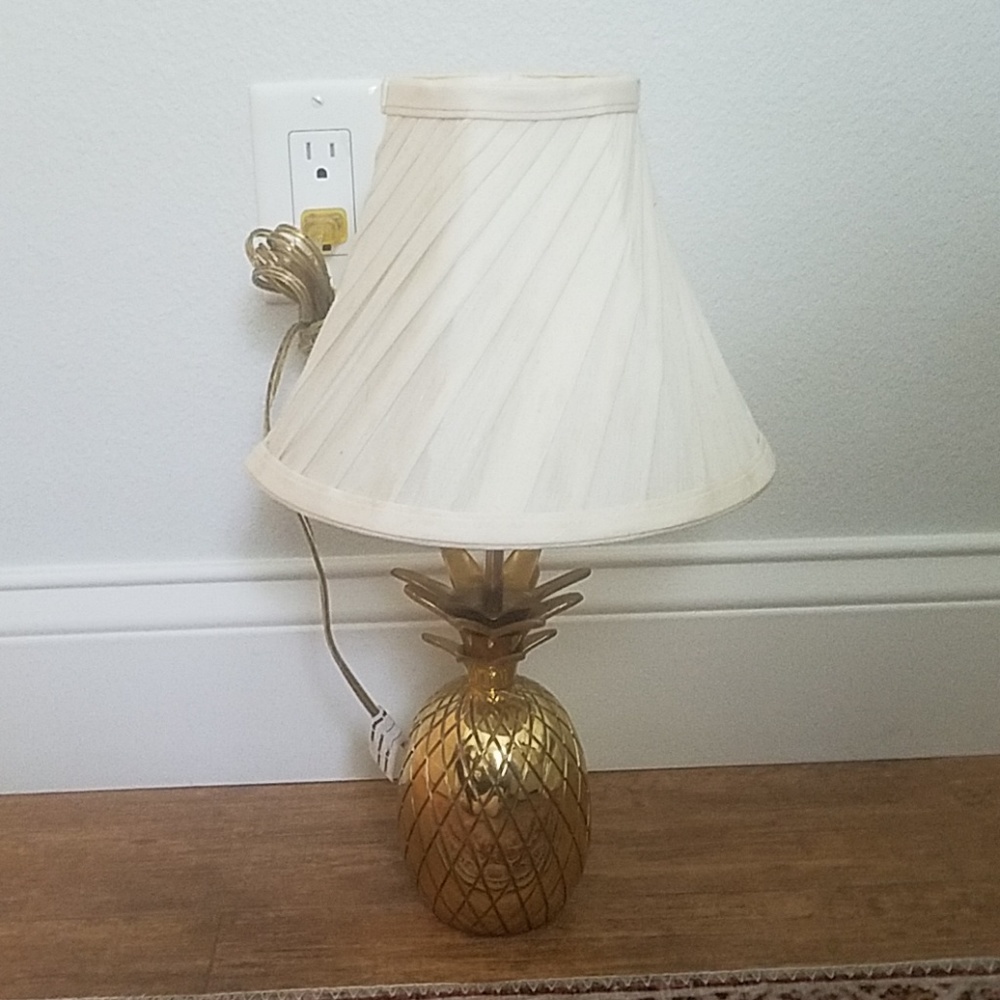 Antique Brass Pineapple Lamp
